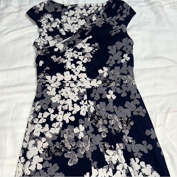 👉AMERICAN LIVING FLORAL FAUX WRAP DRESS ~MIDI ~BLK GRY WHT ~SIZE:8 - Picture 6 of 7